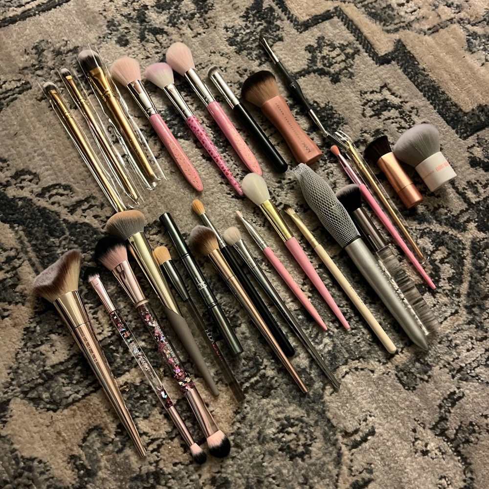 Large Random Brush Bundle - Picture 3 of 3